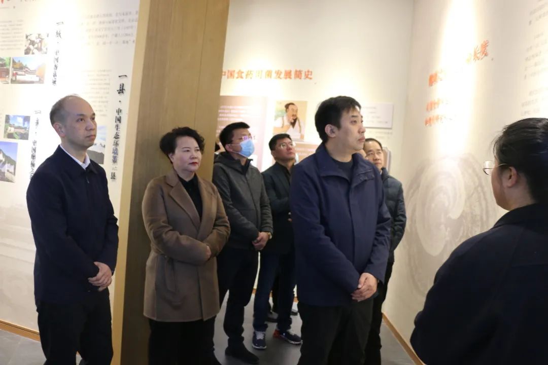 領導關懷丨山西省呂梁市市委常委、中陽縣縣委書記趙沂旸一行蒞臨云頂國際藥業(yè)調研